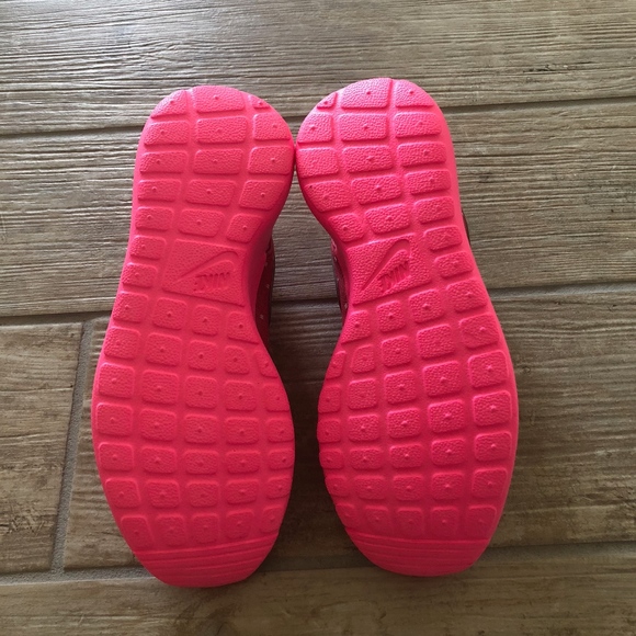 NWOB NIKE ROSHERUN PRINT (GS) Running - Picture 6 of 7